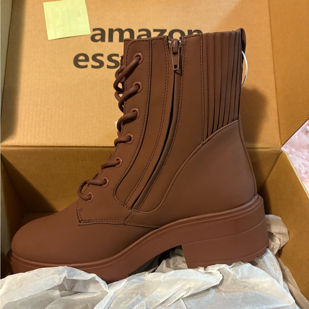 Amazon Essentials Women's Lace Up Brown Boots